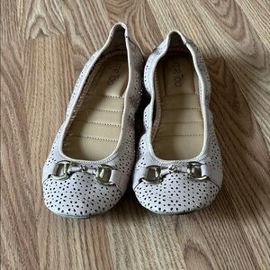 Me Too Women's Perforated Cream Loafers
